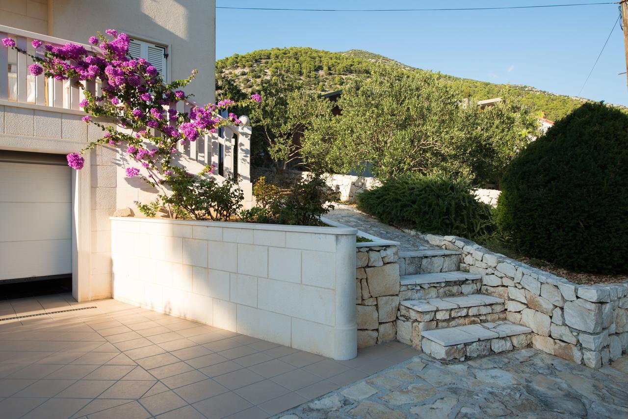Sun House Apartments Bol Exterior foto