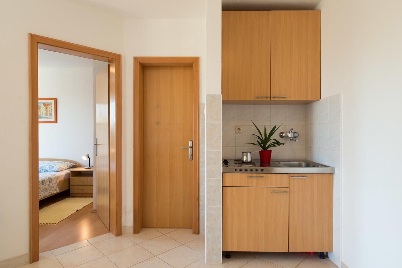 Sun House Apartments Bol Exterior foto