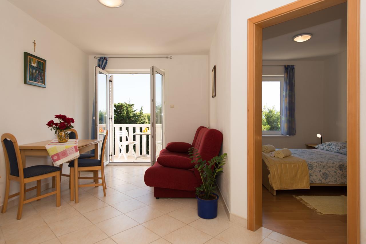 Sun House Apartments Bol Exterior foto