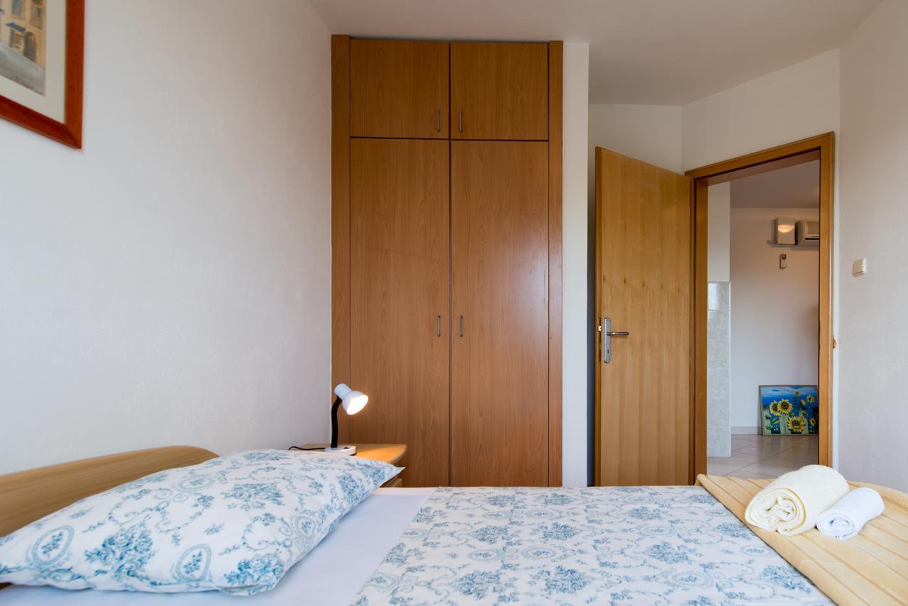 Sun House Apartments Bol Exterior foto